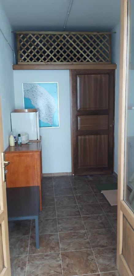 Cottage La Roccia Merine Экстерьер фото