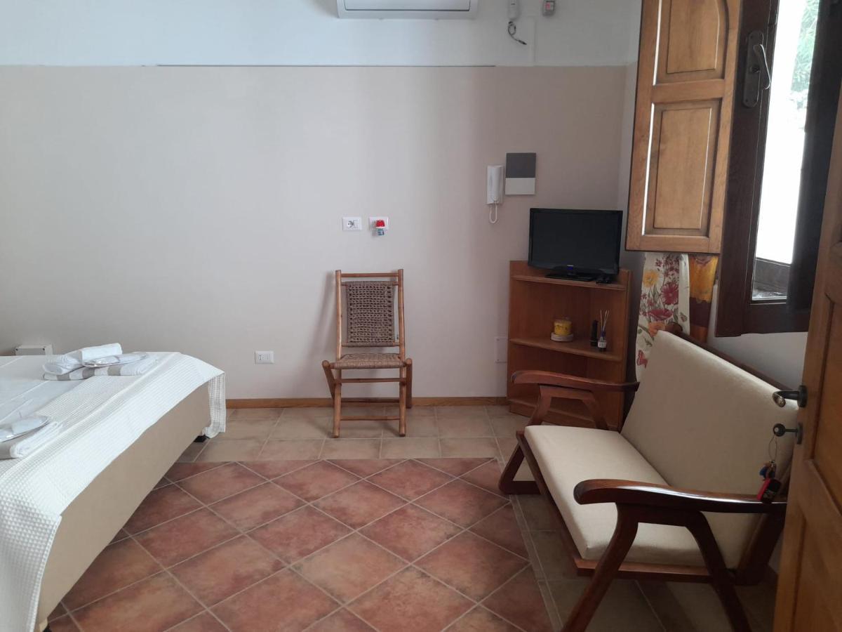 Cottage La Roccia Merine Экстерьер фото